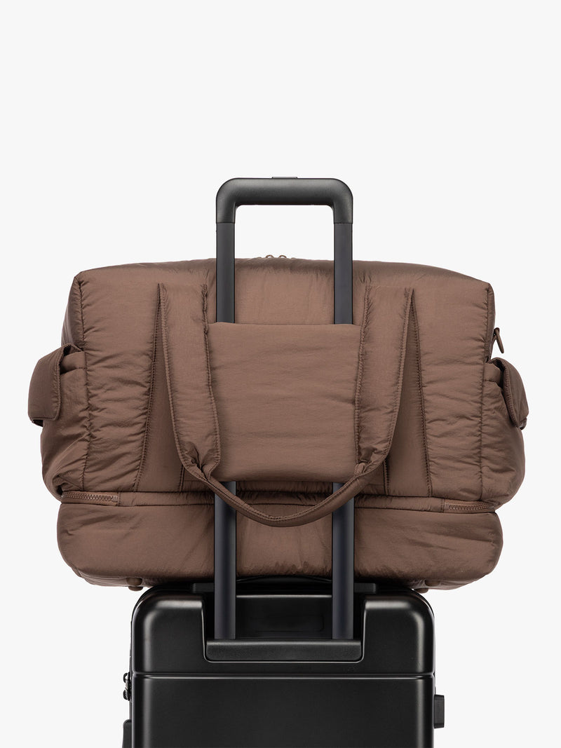 CALPAK Weekender Duffel trolley sleeve in brown hazelnut