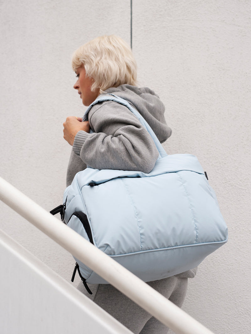 weekender duffle bag in light blue mist